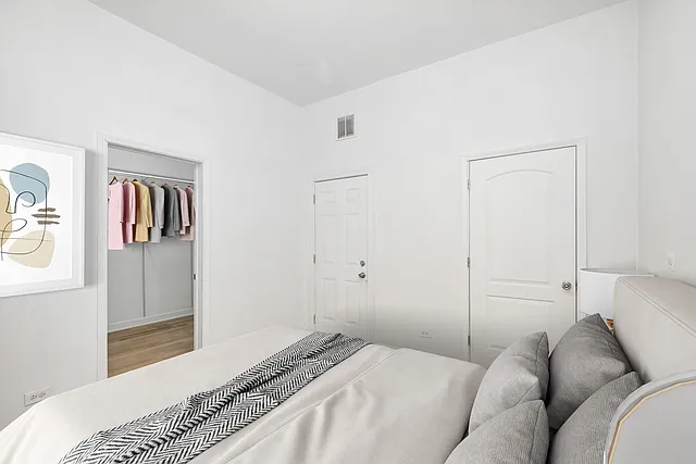 1041 S Oakley Blvd #1 — Photo 8