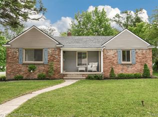 28588 Pierce St, Southfield, MI 48076