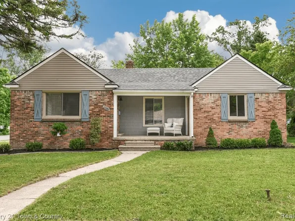 28588 Pierce St, Southfield, MI 48076