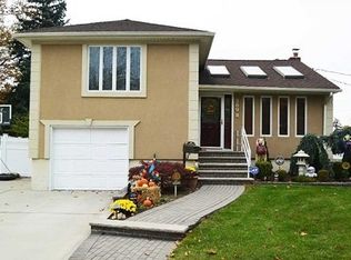 389 Rose St, Massapequa Park, NY 11762