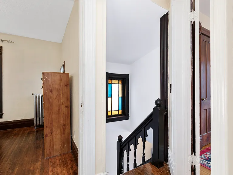 127 Ashworth Pl — Photo 5