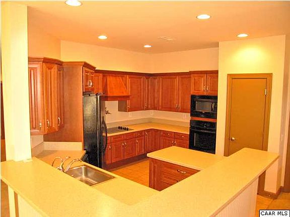 4th image of 75 Rosewood Dr