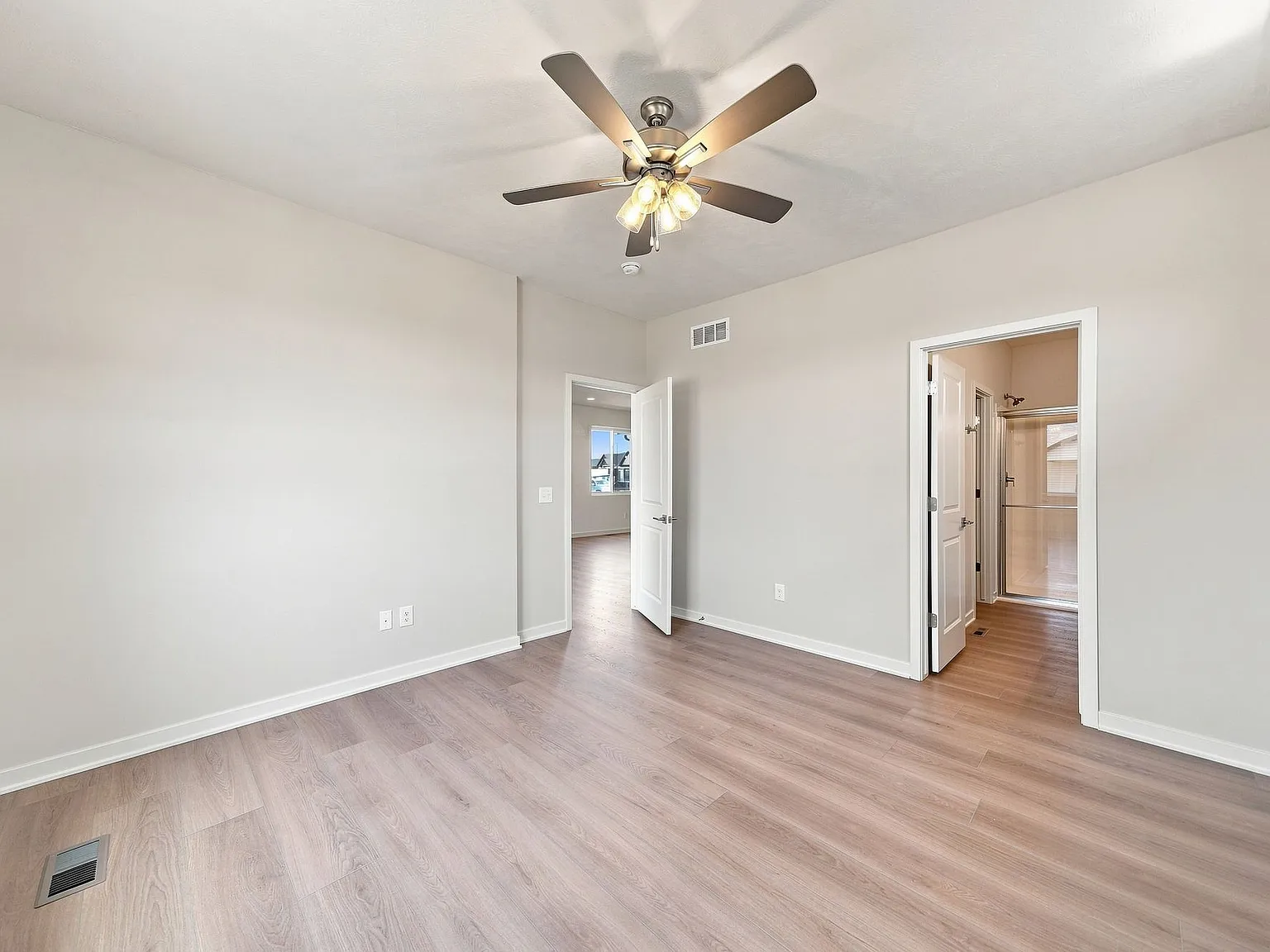 4 bed, 2219 sqft, $2,850 — Photo 3