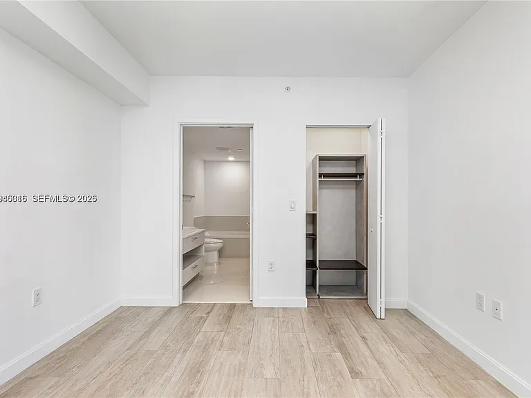 49 SW 9th St — Photo 9
