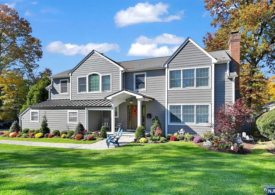 1st image of 19 Canterbury Dr