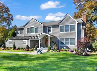 19 Canterbury Dr, Ramsey, NJ 07446