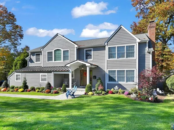 19 Canterbury Dr, Ramsey, NJ 07446