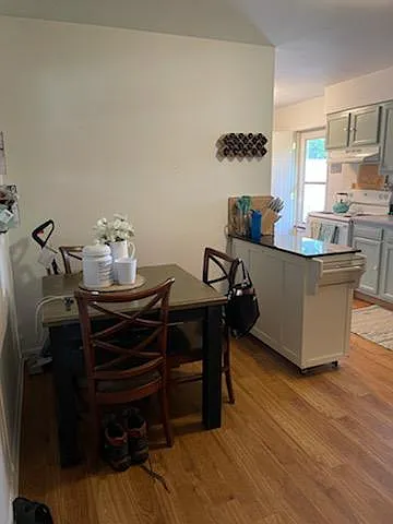 2 bed, 910 sqft, $1,350 — Photo 3