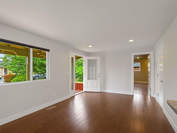 3rd image of 2110 14th Ave NW