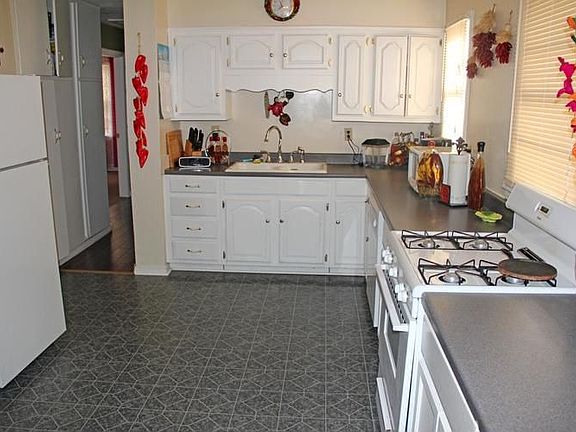 3rd image of 2600 NE 20th Ave