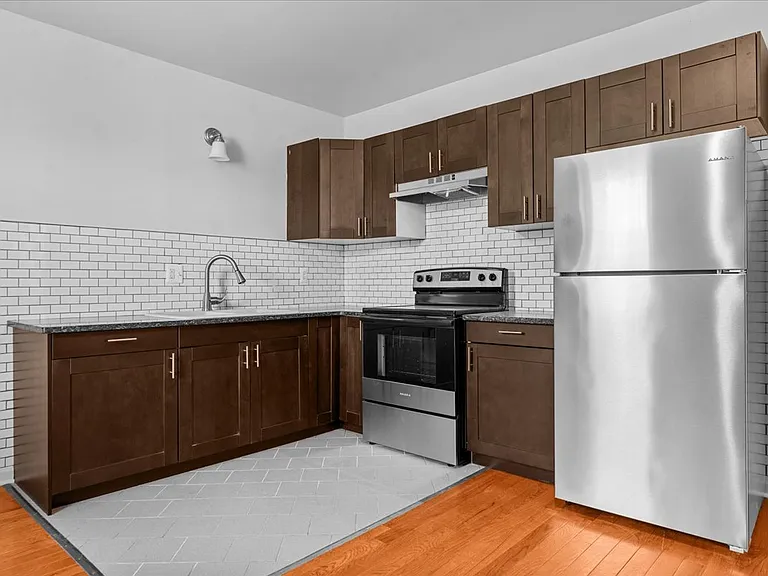 1421 Townsend St #1 — Photo 6