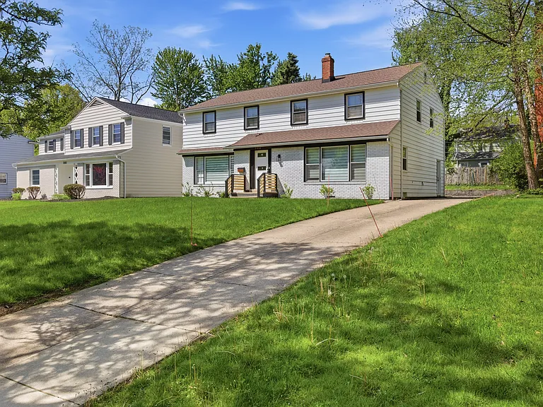 2056 Laurel Hill Dr — Photo 1