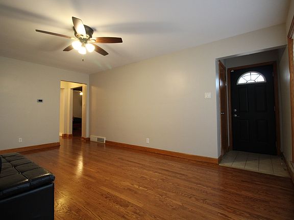 5th image of 3121 W 85th St