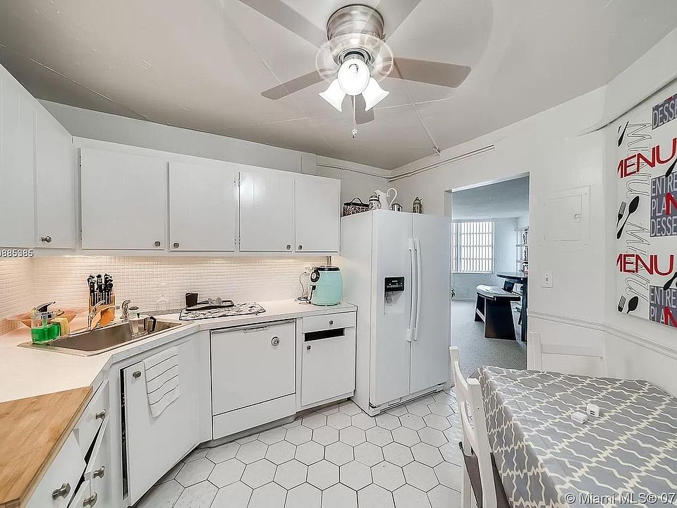 2nd image of 2750 NE 183rd St APT 1107