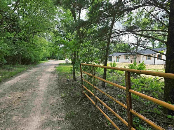 3985 43rd St, Meriden, KS 66512