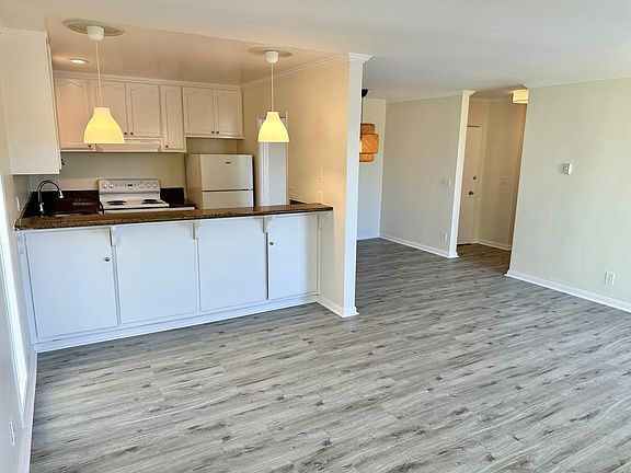 5th image of 529 Manhattan Beach Blvd APT F