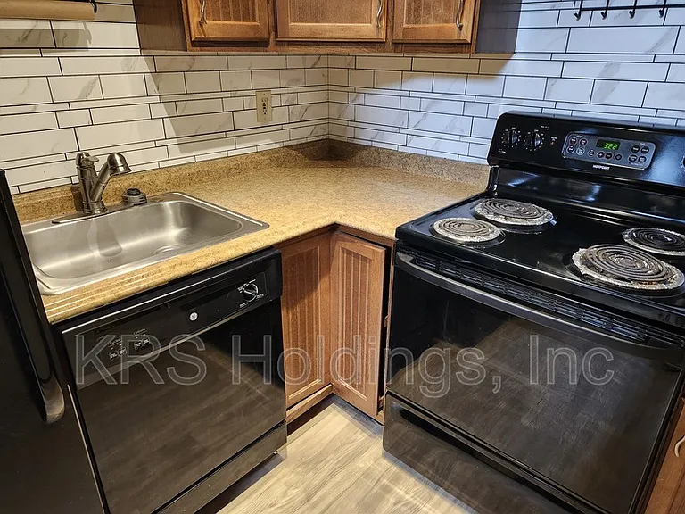 1305 Bradley Dr — Photo 6