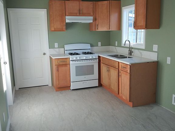 3rd image of 13437 Corcoran St