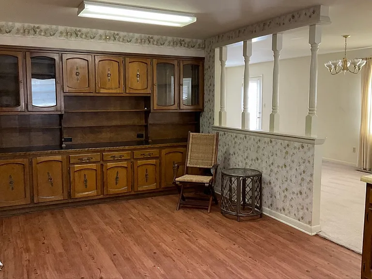 609 S Broadway Ave — Photo 8