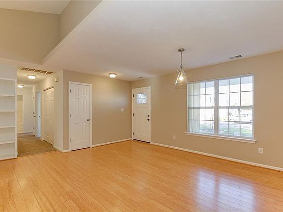 5th image of 205 Dillwyn Dr