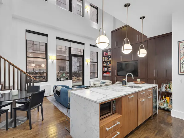 260 Park Avenue South image 1 of 18