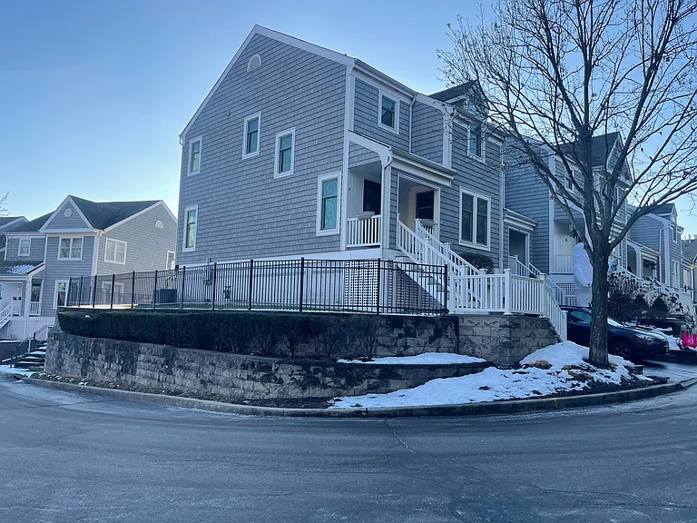 1 Sea Court Ln #1 — Photo 1