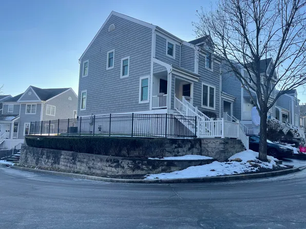 1 Sea Court Ln #1, Pt Jefferson, NY 11777