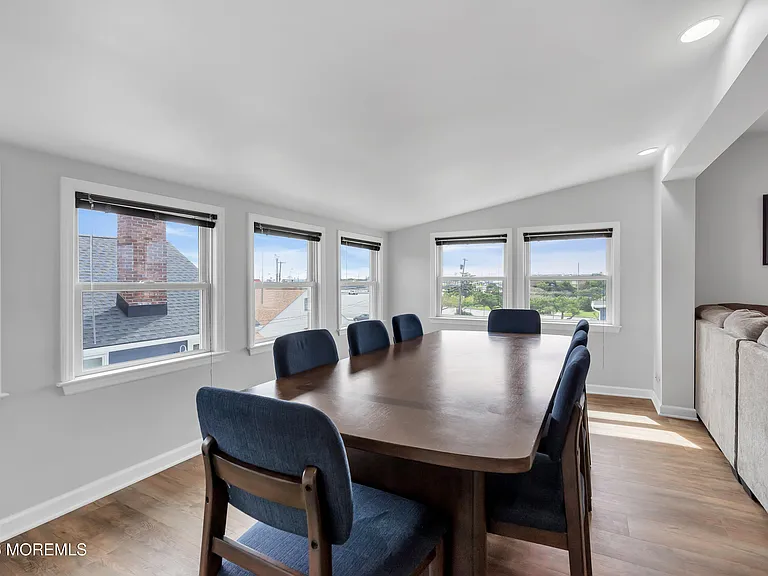 27 Arnold Ave — Photo 43
