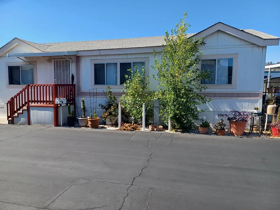 211 N Citrus Ave