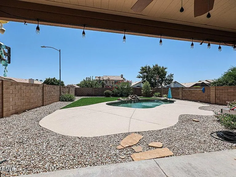 503 W Kelton Ln — Photo 2