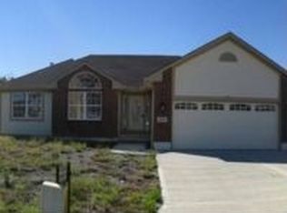 2003 Ridge Tree Dr, Pleasant Hill, MO 64080