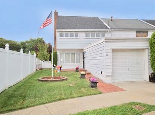227 Hampton Grn, Staten Island, NY 10312