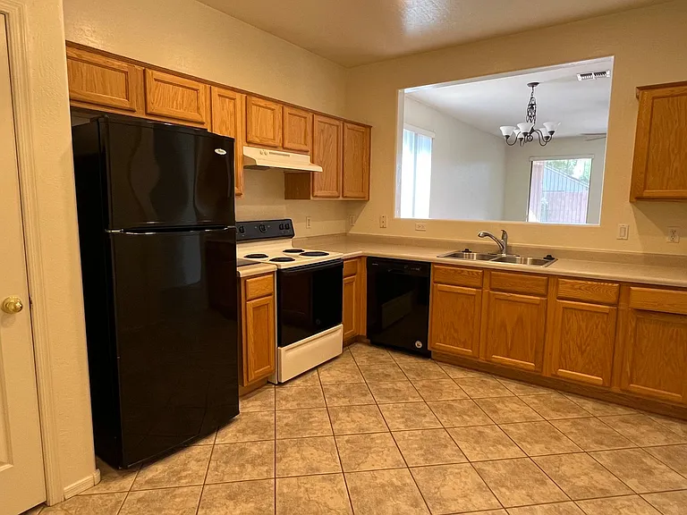 3265 E Hampton Ln — Photo 6
