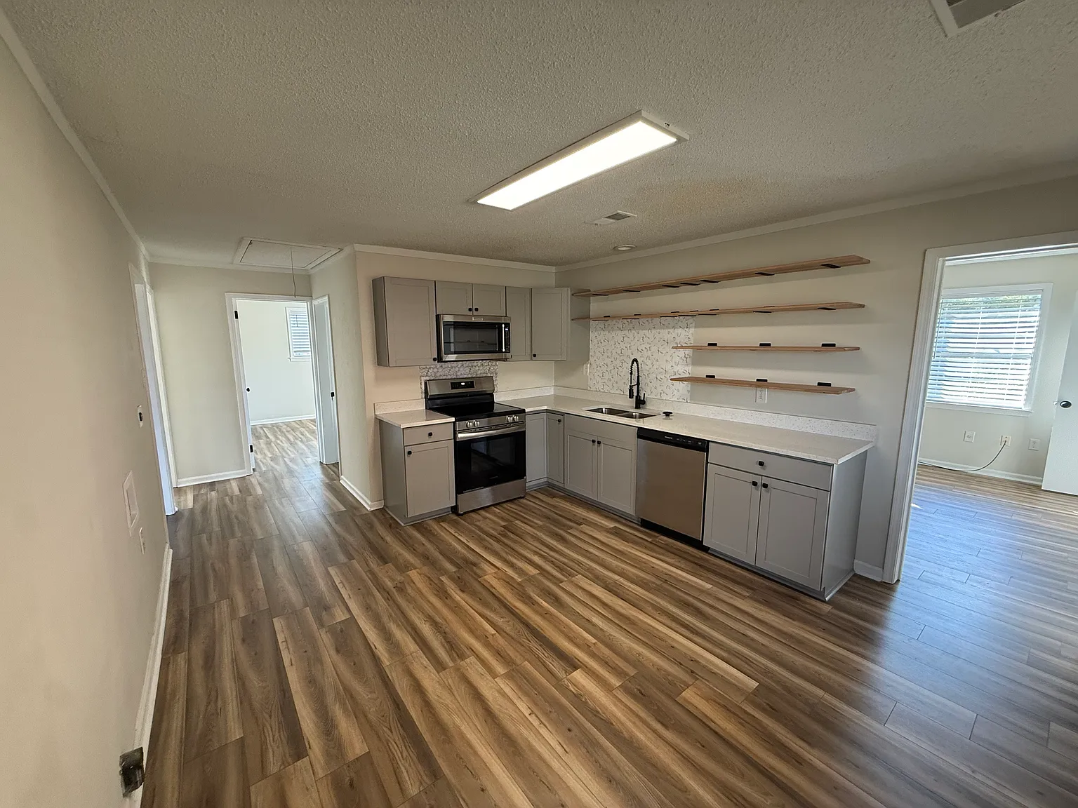 3 bed, 1022 sqft, $1,600 — Photo 3