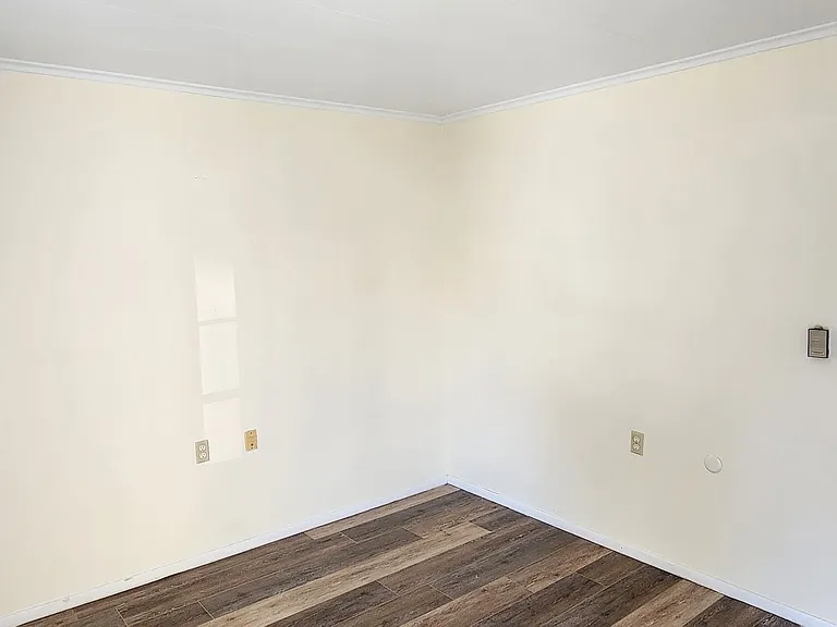 39 Medbury Ave — Photo 9