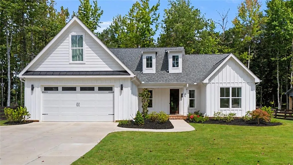 4 bed, 4.0 bath, 2492 sqft, $4,995 — Photo 1