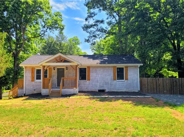 4665 Hildebrand Dr, Winston Salem, NC 27106