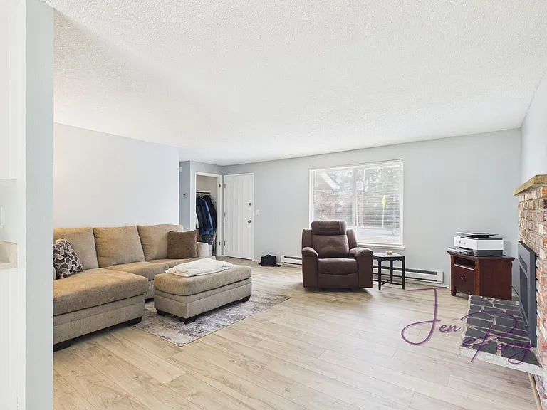 2274 Thornton St — Photo 5