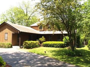 25W260 Plamondon Rd, Wheaton, IL 60189