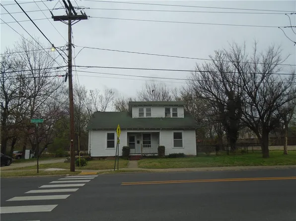 621 Holcomb St, Springdale, AR 72764