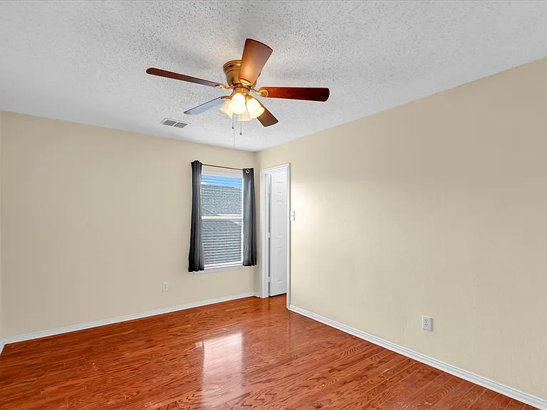 2023 Lairds Dr — Photo 23