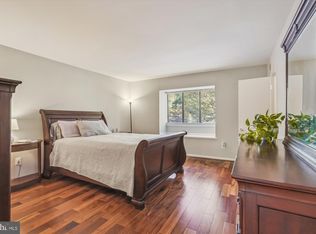 1672 Parkcrest Cir APT 200, Reston, VA 20190