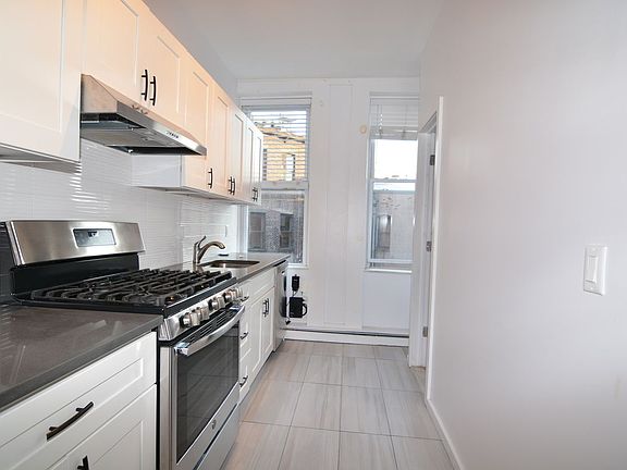 4th image of 10-32 49th Ave #2L