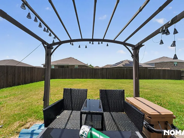 318 Dove Creek Ln — Photo 21