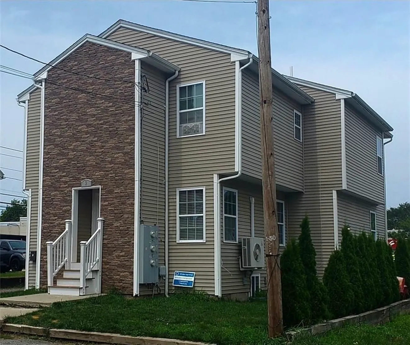 3 bed, 950 sqft, $2,700 — Photo 1