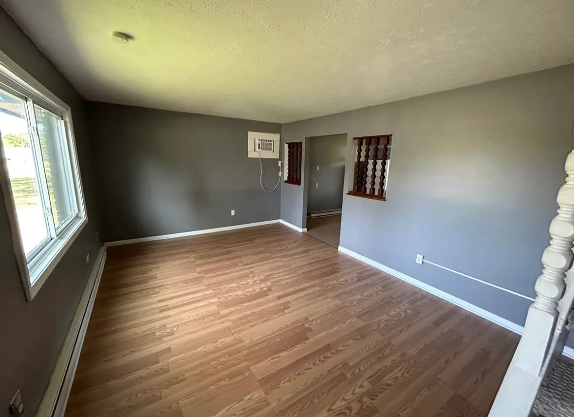 2 bed, 2000 sqft, $1,200 — Photo 3