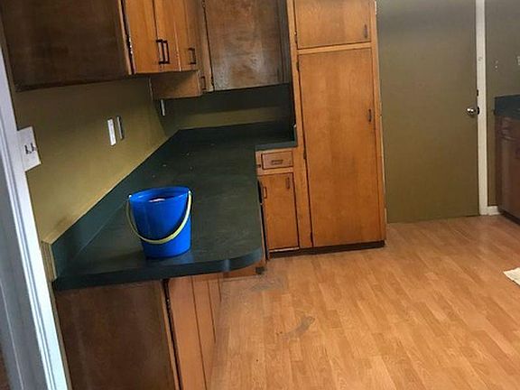 5th image of 510 Perry Dr