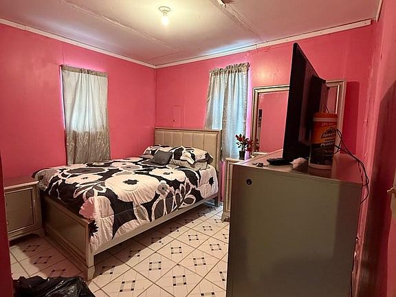 5th image of 161 Elena St