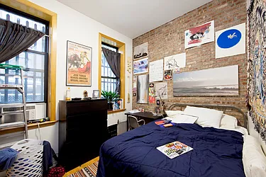 Rented by R New York