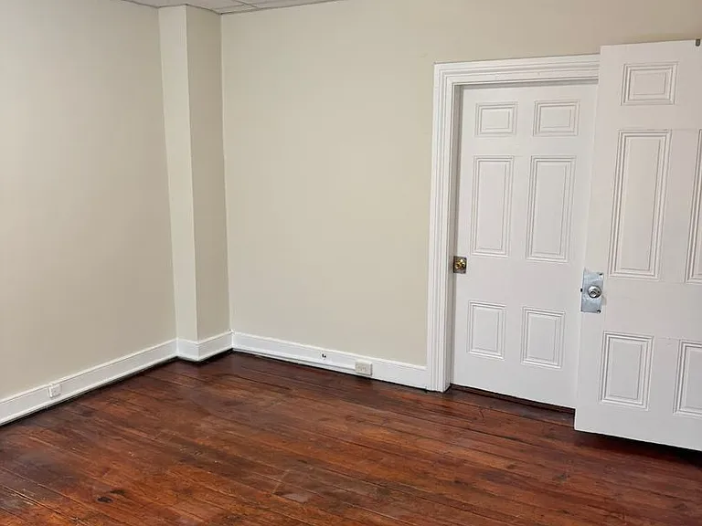 210-212 N Potomac St — Photo 19